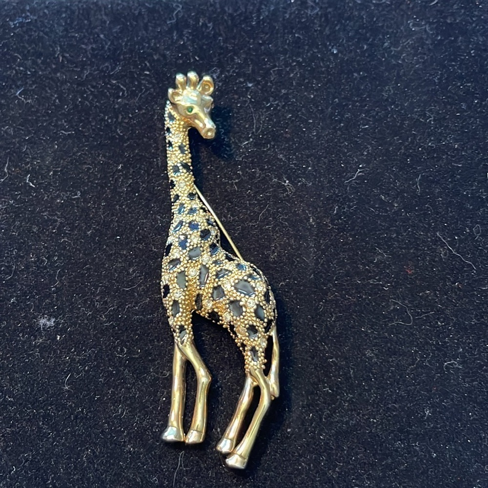 Giraffe Tall Standing Spotted Embellished Brooch. P